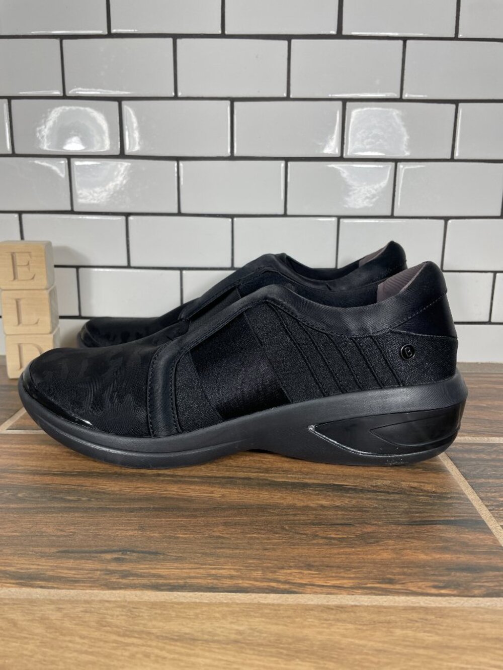 Bzees Flavor Shoes Womens Size 11 Black Camo Print Washable Comfort Slip On